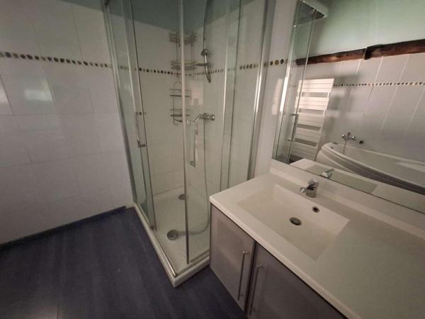 Immeuble comprenant 3 appartements 205m² + dépendances RUGLES