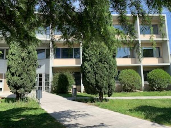 Bureaux à louer à Avignon dans ensemble sécurisé avec grand parking