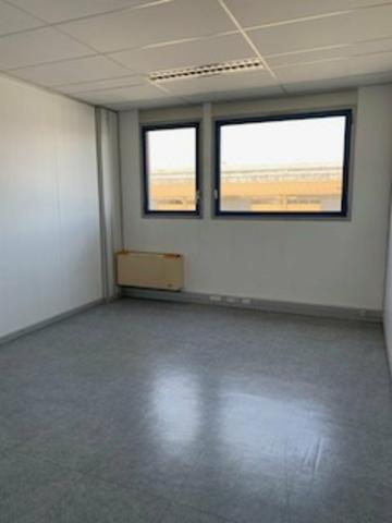 Bureaux à louer à Avignon dans ensemble sécurisé avec grand parking