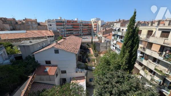 MARSEILLE 13005 Baille Conception - T2 50 m² traversant, dernier étage, véranda