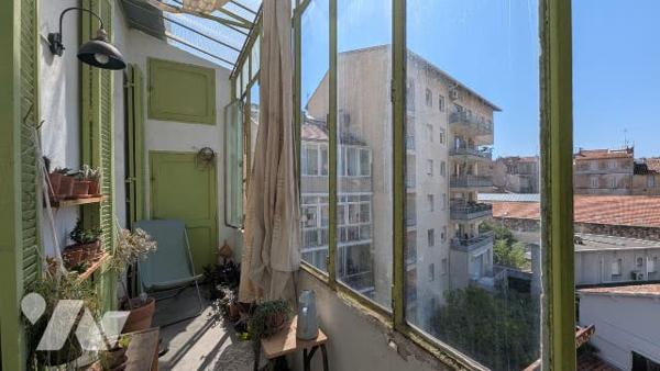 MARSEILLE 13005 Baille Conception - T2 50 m² traversant, dernier étage, véranda