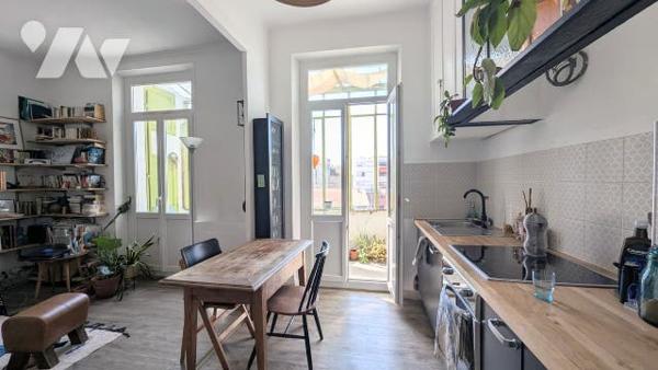 MARSEILLE 13005 Baille Conception - T2 50 m² traversant, dernier étage, véranda
