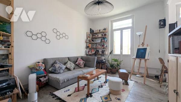 MARSEILLE 13005 Baille Conception - T2 50 m² traversant, dernier étage, véranda