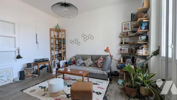 MARSEILLE 13005 Baille Conception - T2 50 m² traversant, dernier étage, véranda