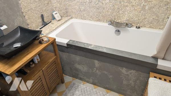 MARSEILLE 13005 Baille Conception - T2 50 m² traversant, dernier étage, véranda