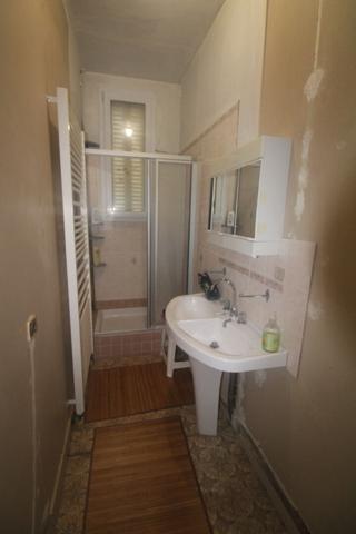 CHAUNY, TRÈS PROCHE CENTRE À PIED : MAISON SEMI INDIVIDUELLE AVEC CACHET