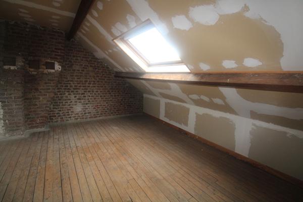 CHAUNY, TRÈS PROCHE CENTRE À PIED : MAISON SEMI INDIVIDUELLE AVEC CACHET