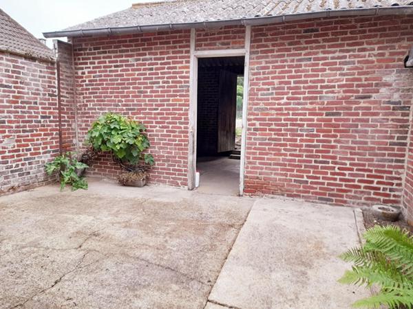 CHAUNY, TRÈS PROCHE CENTRE À PIED : MAISON SEMI INDIVIDUELLE AVEC CACHET