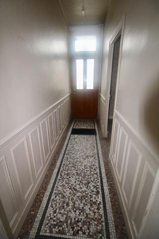 CHAUNY, TRÈS PROCHE CENTRE À PIED : MAISON SEMI INDIVIDUELLE AVEC CACHET