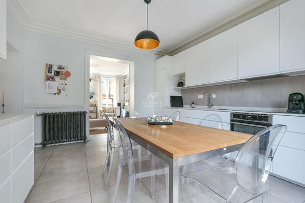 Versailles Notre-Dame Les Prés - Maison 12 pièces 267m² au sol avec terrasse et jardin agrémenté d'une piscine €1 990 000 ** - Référence 27628