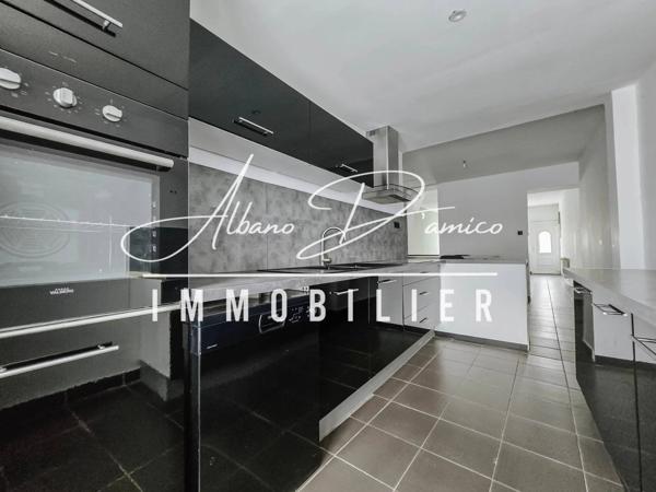 Maison 2 chambres avec jardin et dépendance à Neuville-Saint-Rémy, idéale investisseur ou premier achat