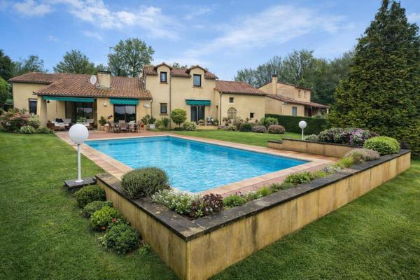 Boulazac Maison d'architecte  plus piscine couverte sur 162 m2 en vente à terme libre soit bouquet plus rente