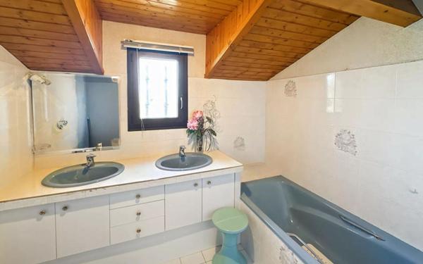 Boulazac Maison d'architecte  plus piscine couverte sur 162 m2 en vente à terme libre soit bouquet plus rente