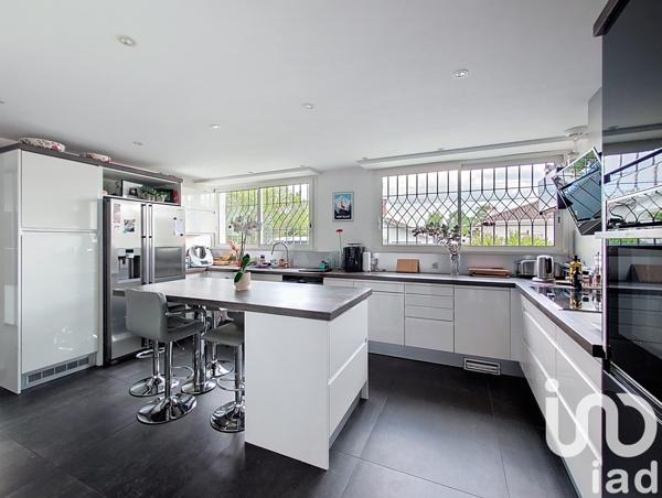 Maison à vendre 10 pièces 290 m² Mérignac