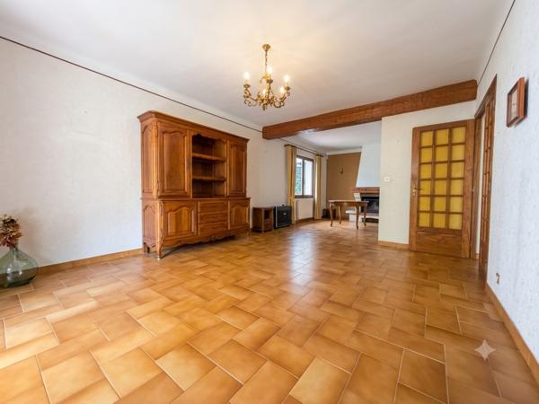 Maison
                                                                                                                                                                                                                                                                                                                        4 pièce(s)                                                                                                                                                                                                          2 chambre(s)                                                                                                                                                                                                          107.92  m²