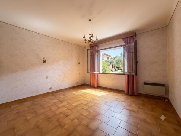 Maison
                                                                                                                                                                                                                                                                                                                        4 pièce(s)                                                                                                                                                                                                          2 chambre(s)                                                                                                                                                                                                          107.92  m²