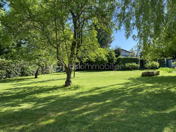 Terrain de 1 033 m²