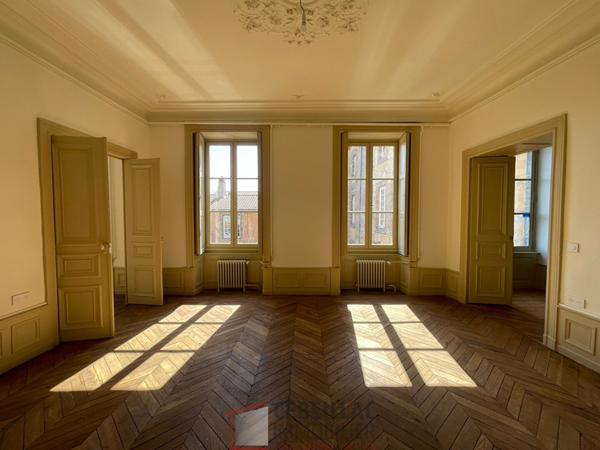 Appartement 7 pièce(s) 4 chambre(s) 212.23 m²