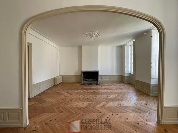 Appartement 7 pièce(s) 4 chambre(s) 212.23 m²