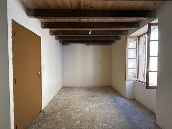 Maison à rénover + séchoir réhabilitable