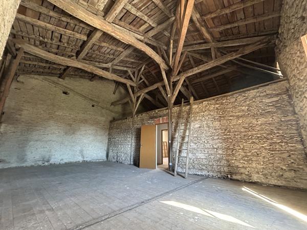 Maison à rénover + séchoir réhabilitable