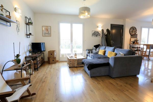 A Vendre, Maison de 122 m² habitables, 5 pièces principales dont 4 chambres, au Sud de BAYEUX. (14240.