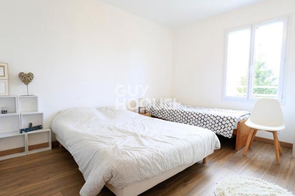 A Vendre, Maison de 122 m² habitables, 5 pièces principales dont 4 chambres, au Sud de BAYEUX. (14240.