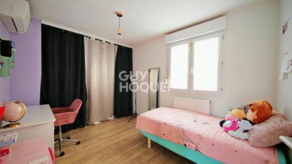 PERPIGNAN Quartier de la gare, à vendre maison familiale 7 pièces avec terrasse, cour et parking
