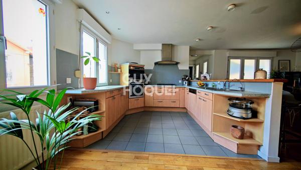 PERPIGNAN Quartier de la gare, à vendre maison familiale 7 pièces avec terrasse, cour et parking
