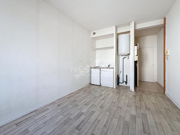 Nantes Bout des Pavés : En Vente ! Exclusivité, Studio 18 m², pièce de vie avec kitchenette, salle d'eau.