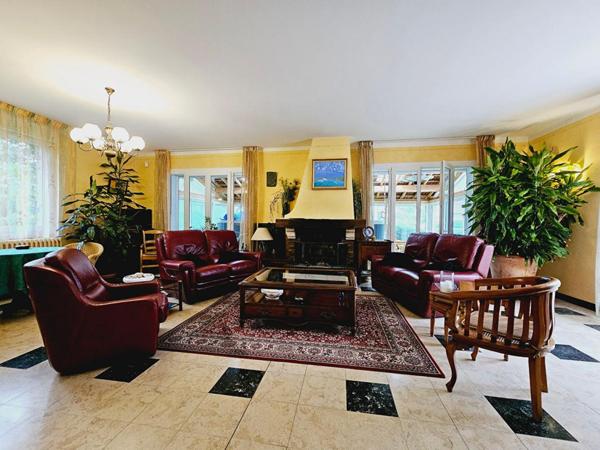 MAISON PROPRIETE 9 PIECES + STUDIO JARDIN DEPENDANCE