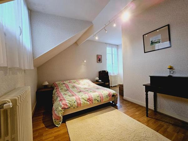 MAISON PROPRIETE 9 PIECES + STUDIO JARDIN DEPENDANCE