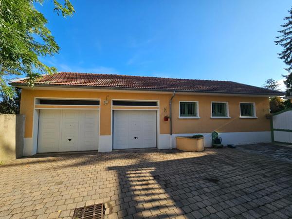 Maison de caractère 223 m² Puy-Guillaume proche des commodités