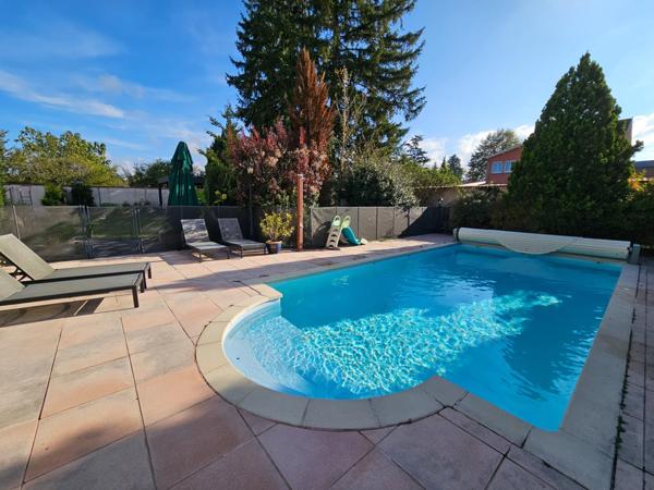 Maison de caractère 223 m² Puy-Guillaume proche des commodités