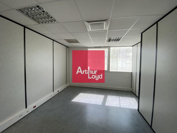 BUREAUX A LOUER ECHIROLLES 330M² ERP 5 AVEC ASCENSSEUR