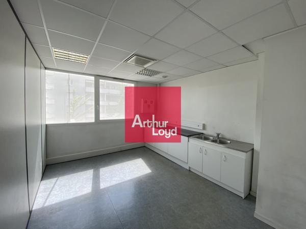 BUREAUX A LOUER ECHIROLLES 330M² ERP 5 AVEC ASCENSSEUR