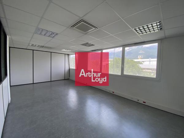 BUREAUX A LOUER ECHIROLLES 330M² ERP 5 AVEC ASCENSSEUR