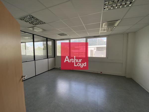 BUREAUX A LOUER ECHIROLLES 330M² ERP 5 AVEC ASCENSSEUR