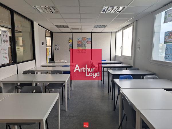 BUREAUX A LOUER ECHIROLLES 330M² ERP 5 AVEC ASCENSSEUR
