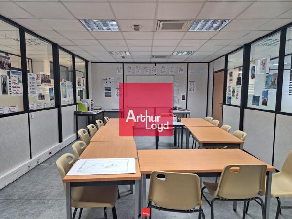 BUREAUX A LOUER ECHIROLLES 330M² ERP 5 AVEC ASCENSSEUR