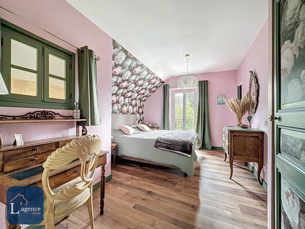 BÂTISSE DU XIX SIECLE DE 9 PIECES AVEC MAISON D’HÔTES, DEPENDANCES ET PARC