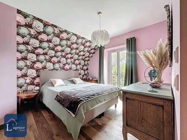 BÂTISSE DU XIX SIECLE DE 9 PIECES AVEC MAISON D’HÔTES, DEPENDANCES ET PARC