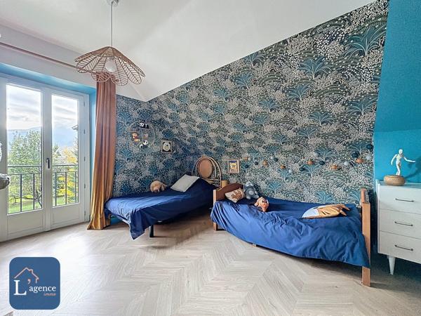 BÂTISSE DU XIX SIECLE DE 9 PIECES AVEC MAISON D’HÔTES, DEPENDANCES ET PARC