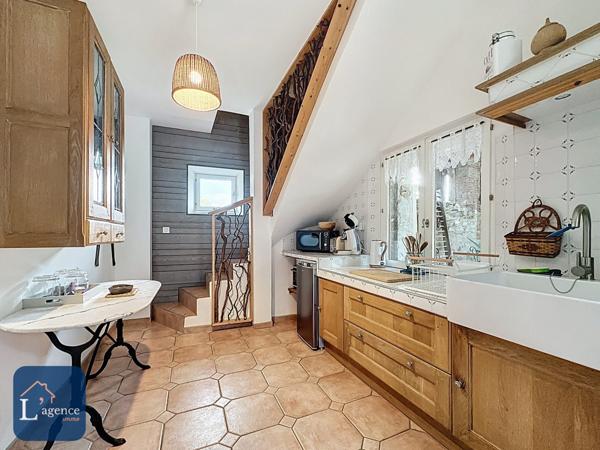 BÂTISSE DU XIX SIECLE DE 9 PIECES AVEC MAISON D’HÔTES, DEPENDANCES ET PARC