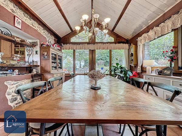 BÂTISSE DU XIX SIECLE DE 9 PIECES AVEC MAISON D’HÔTES, DEPENDANCES ET PARC