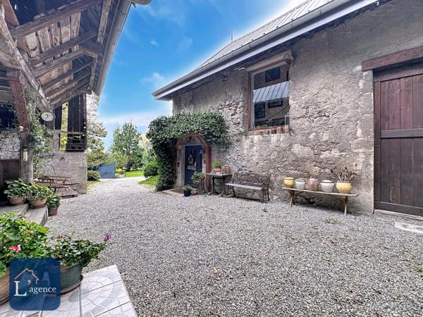 BÂTISSE DU XIX SIECLE DE 9 PIECES AVEC MAISON D’HÔTES, DEPENDANCES ET PARC