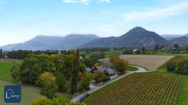 BÂTISSE DU XIX SIECLE DE 9 PIECES AVEC MAISON D’HÔTES, DEPENDANCES ET PARC
