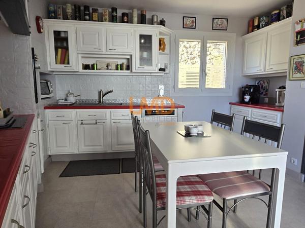 Maison lumineuse avec garage, terrasse et vue exceptionnelle