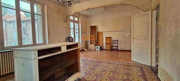 Maison de village individuelle - 5 Chambres - Garage et Atelier