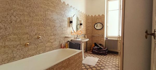 Maison de village individuelle - 5 Chambres - Garage et Atelier